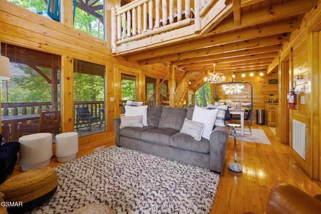 1105 Autumn Path Way, Sevierville, TN 37862