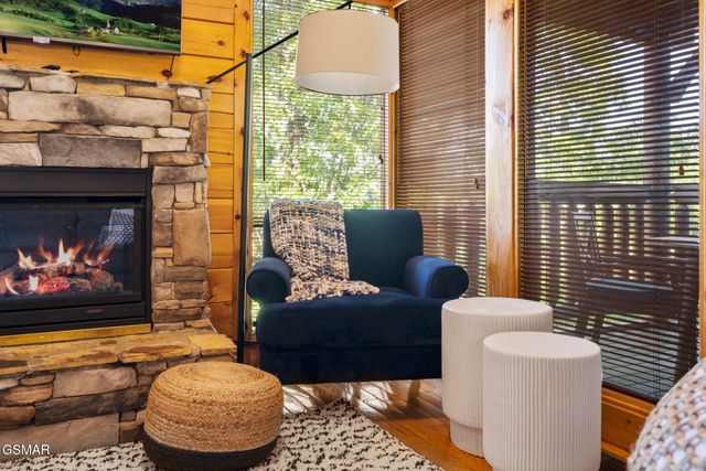 1105 Autumn Path Way, Sevierville, TN 37862