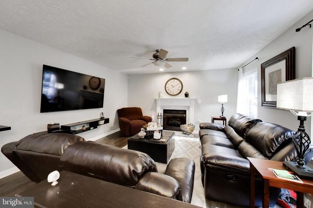 6157 TROTTERS GLEN DR, Hughesville, MD 20637