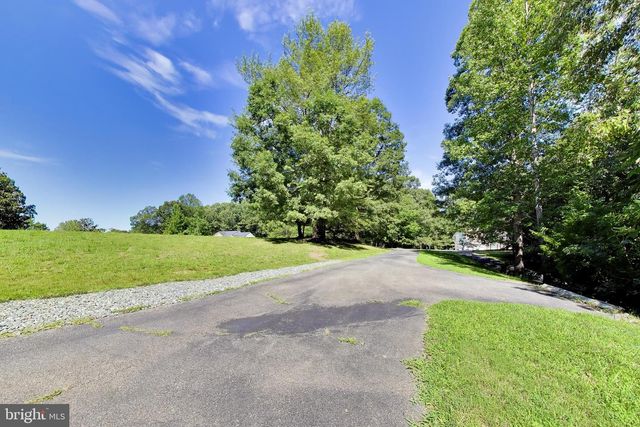 6157 TROTTERS GLEN DR, Hughesville, MD 20637