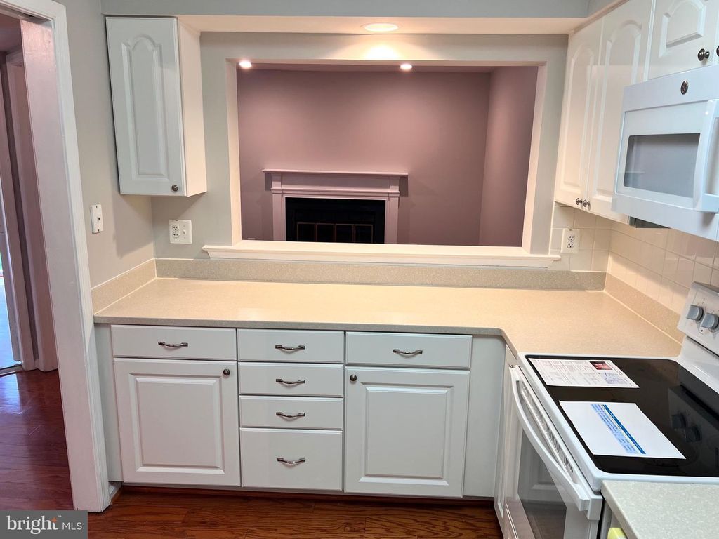 5715 Brewer House Cir Apt 301, Rockville, MD 20852