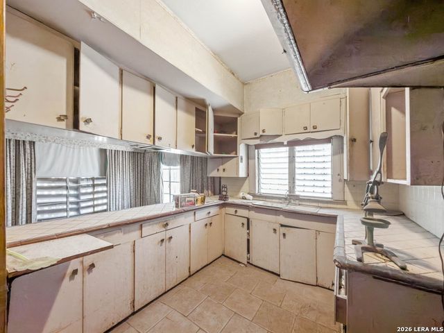 2922 Buena Vista St, San Antonio, TX 78207