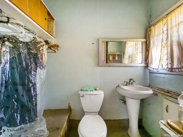 2922 Buena Vista St, San Antonio, TX 78207