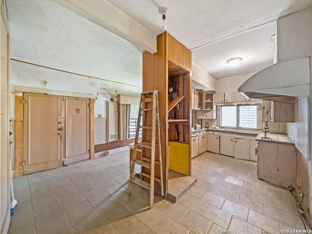 2922 Buena Vista St, San Antonio, TX 78207