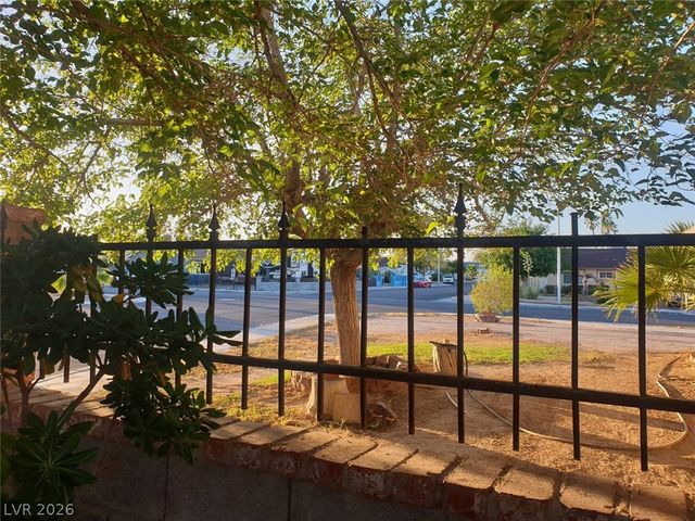 3905 La Pasada Avenue, Las Vegas, NV 89102