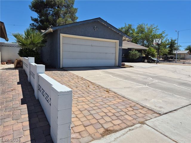 3905 La Pasada Avenue, Las Vegas, NV 89102