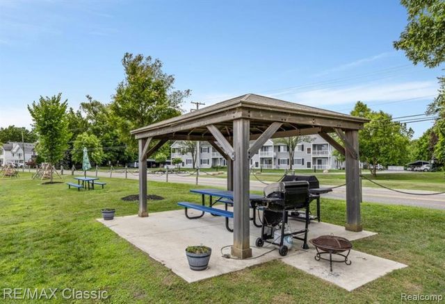 1155 S Lake Drive 57, Novi, MI 48377