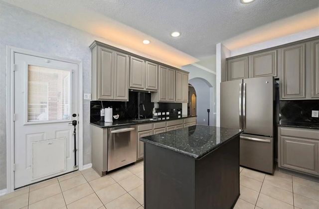 814 N Elder Grove Drive N, Pearland, TX 77584