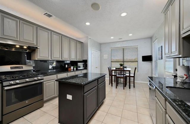 814 N Elder Grove Drive N, Pearland, TX 77584