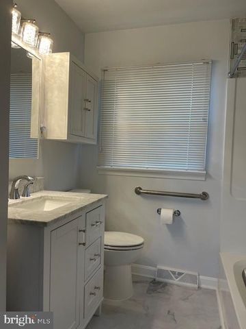 1 DONNA DR, Pedricktown, NJ 08067