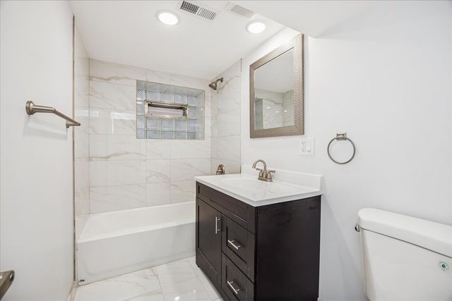 2820 N Sayre Avenue, Chicago, IL 60634