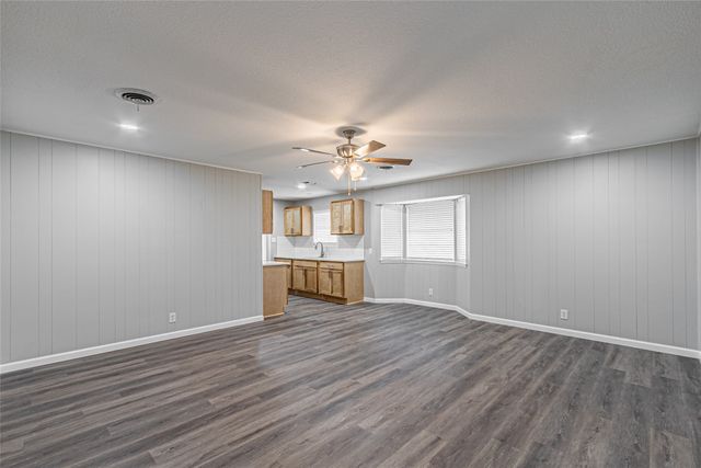 1205 Navaho Street, Arlington, TX 76012