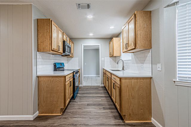 1205 Navaho Street, Arlington, TX 76012