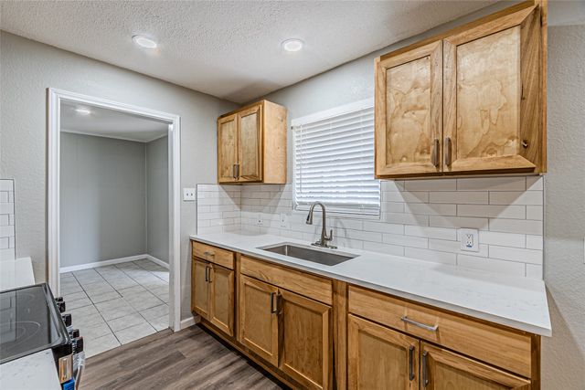 1205 Navaho Street, Arlington, TX 76012