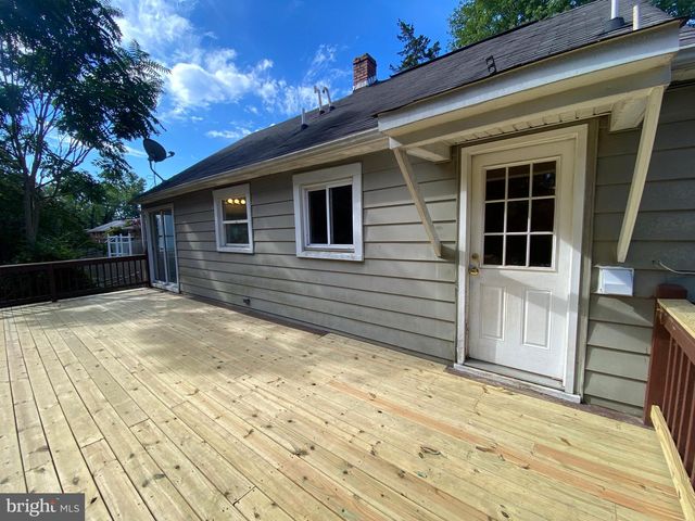 217 HILLCREST DR, Fredericksburg, VA 22401