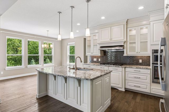 6 Cunningham Road, North Oaks, MN 55127