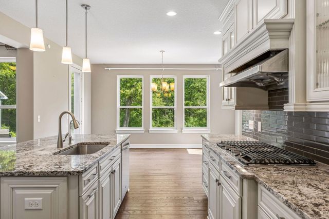 6 Cunningham Road, North Oaks, MN 55127
