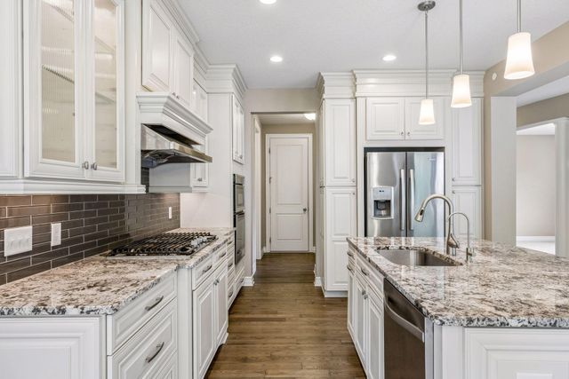 6 Cunningham Road, North Oaks, MN 55127