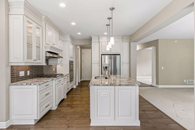 6 Cunningham Road, North Oaks, MN 55127