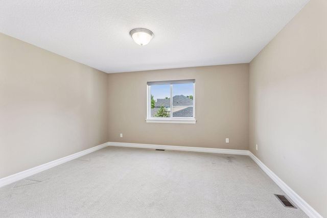 6 Cunningham Road, North Oaks, MN 55127