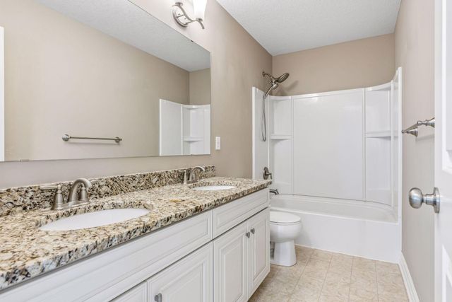 6 Cunningham Road, North Oaks, MN 55127