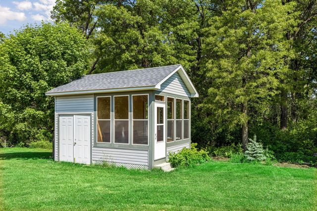 6 Cunningham Road, North Oaks, MN 55127