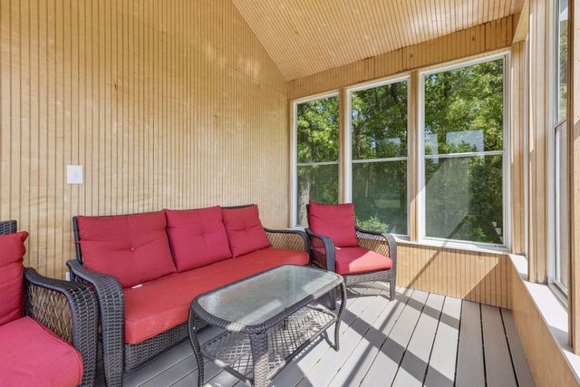 6 Cunningham Road, North Oaks, MN 55127
