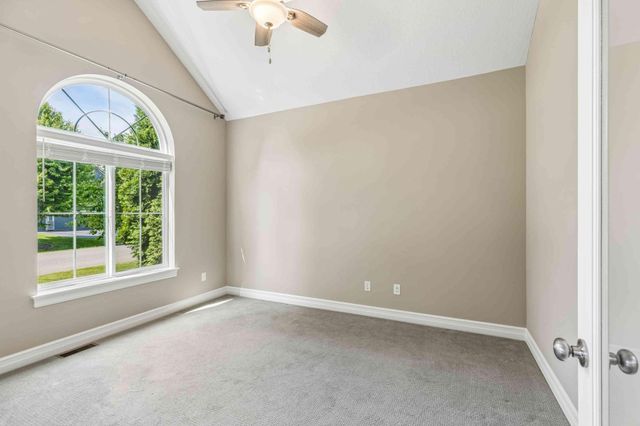6 Cunningham Road, North Oaks, MN 55127