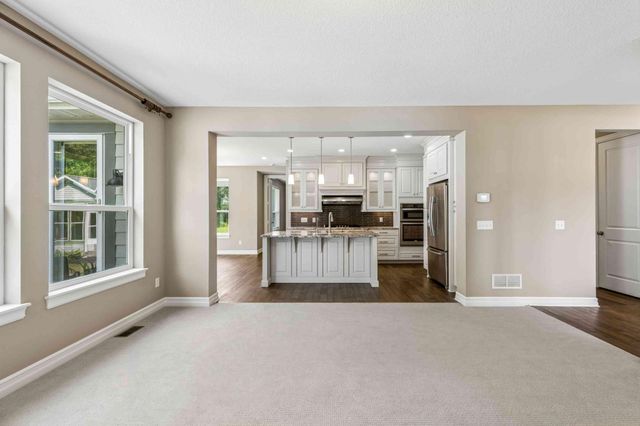 6 Cunningham Road, North Oaks, MN 55127