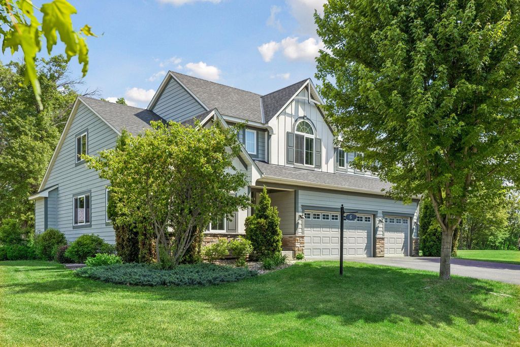 6 Cunningham Road, North Oaks, MN 55127