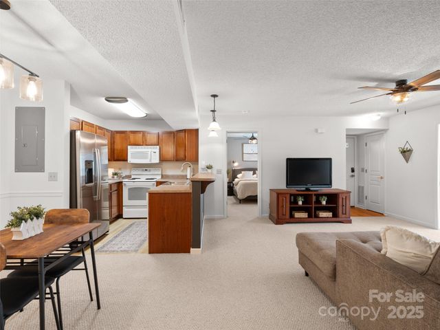 91 Morningside Lane, Hendersonville, NC 28792