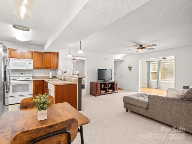 91 Morningside Lane, Hendersonville, NC 28792