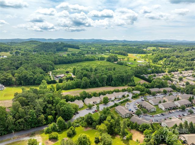91 Morningside Lane, Hendersonville, NC 28792
