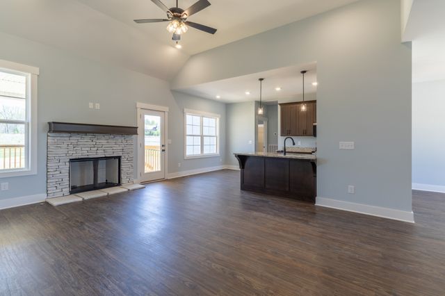 2060 Beverly Ct, Springfield, TN 37172