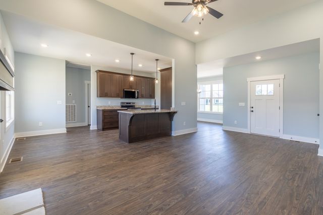 2060 Beverly Ct, Springfield, TN 37172