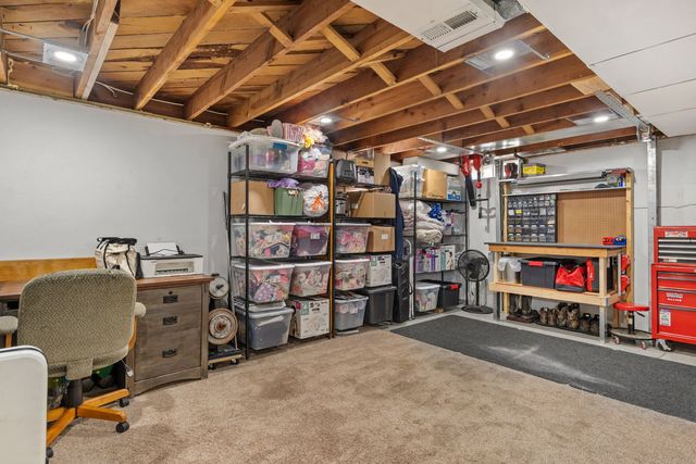 2020 N LINCOLN Avenue, Davenport, IA 52804