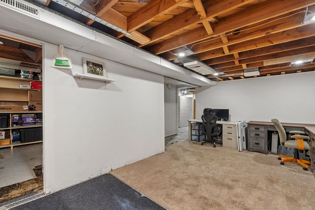 2020 N LINCOLN Avenue, Davenport, IA 52804