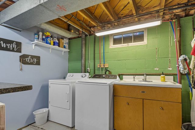 2020 N LINCOLN Avenue, Davenport, IA 52804