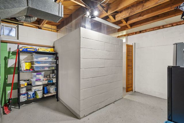 2020 N LINCOLN Avenue, Davenport, IA 52804