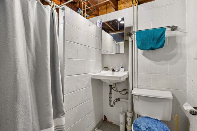 2020 N LINCOLN Avenue, Davenport, IA 52804