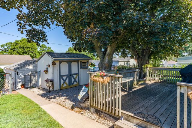 2020 N LINCOLN Avenue, Davenport, IA 52804
