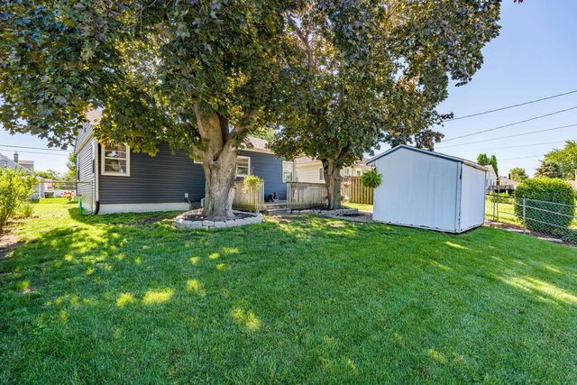 2020 N LINCOLN Avenue, Davenport, IA 52804