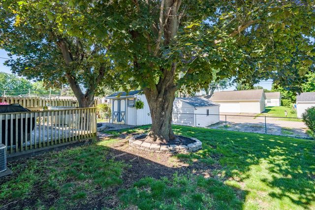 2020 N LINCOLN Avenue, Davenport, IA 52804