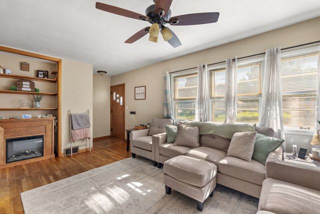 2020 N LINCOLN Avenue, Davenport, IA 52804