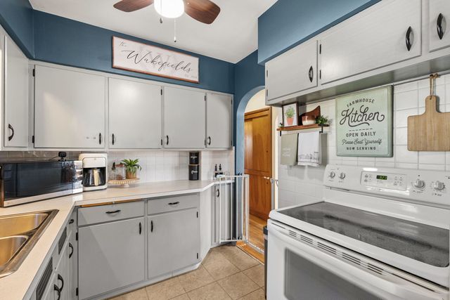 2020 N LINCOLN Avenue, Davenport, IA 52804