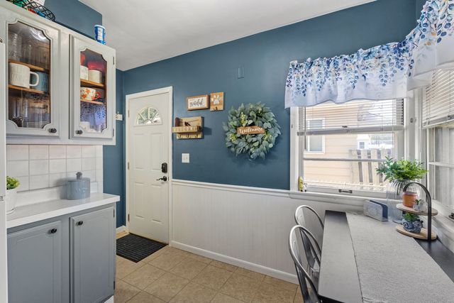 2020 N LINCOLN Avenue, Davenport, IA 52804