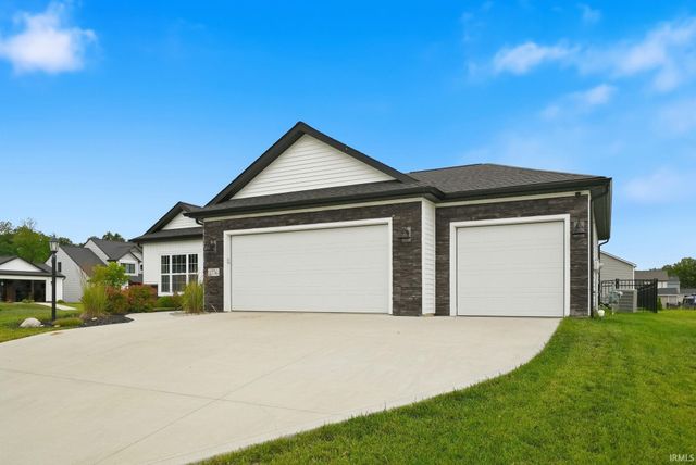 1776 Muruntau Grove, Fort Wayne, IN 46845