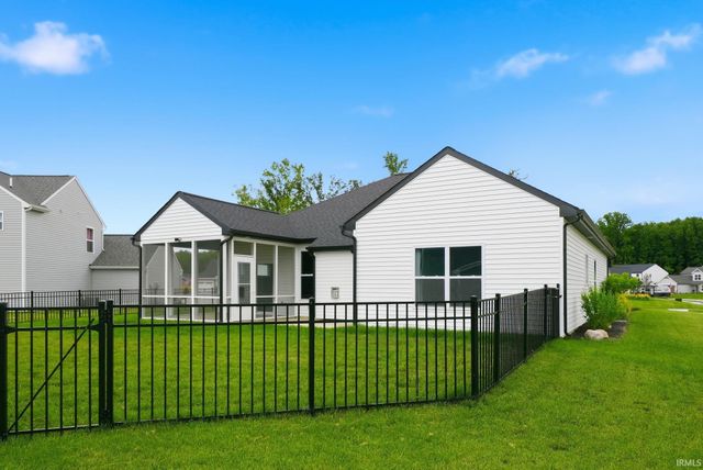 1776 Muruntau Grove, Fort Wayne, IN 46845