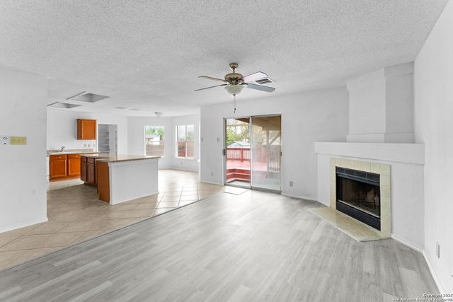 8267 Brisbane, Converse, TX 78109