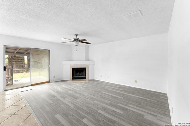 8267 Brisbane, Converse, TX 78109